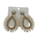 ARETES MIMBRE DISEÑO FLOR BEIGE/DORADO