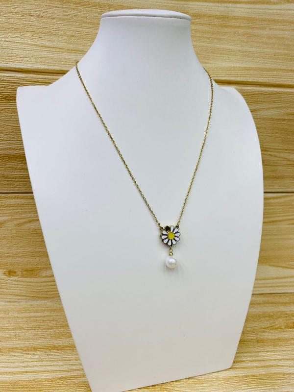COLLAR ACERO DORADO FLOR BLANCA DOBLE PERLA