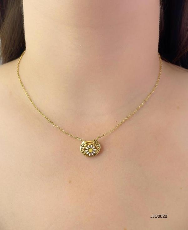 COLLAR ACERO DORADO BOLSITO FLOR BLANCA